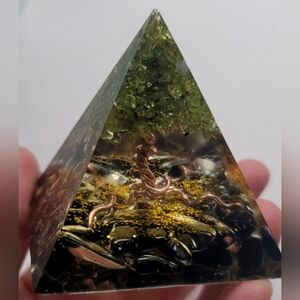 Green Peridot & Black Onyx Tree Of Life Resin Pyramid